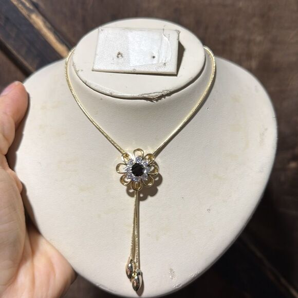 Elegant 14K Gold Flower Adjustable Flower Pendant Necklace With Zirconia - Picture 1 of 12